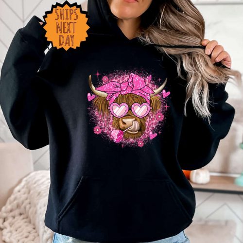 Valentine Highland Cow Sweatshirt, Valentine’s Day Cow Hoodie ,Moo Cow shirt, Valentine Hoodie, Cow Mom, Cow Lover Shirt, Cute Valentine Day