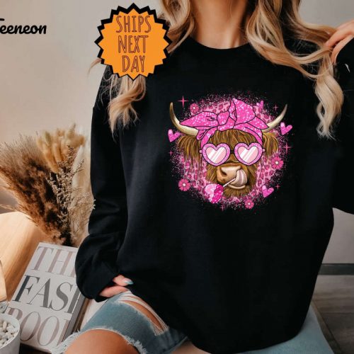 Valentine Highland Cow Sweatshirt, Valentine’s Day Cow Hoodie ,Moo Cow shirt, Valentine Hoodie, Cow Mom, Cow Lover Shirt, Cute Valentine Day