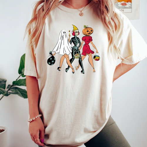 Spooktacular Retro Halloween Ghouls Shirt – Vintage Style Costume Tee for a Hauntingly Good Time!