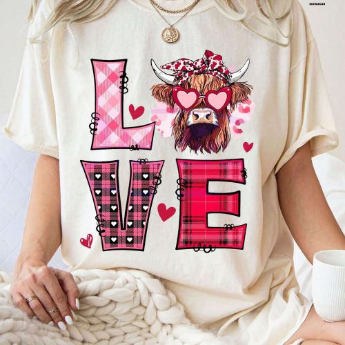 Groovy Love Heifer Highland Cow Shirt: Unique Valentines Gift for Cow Lovers! Western Country Sweater & Sweatshirt