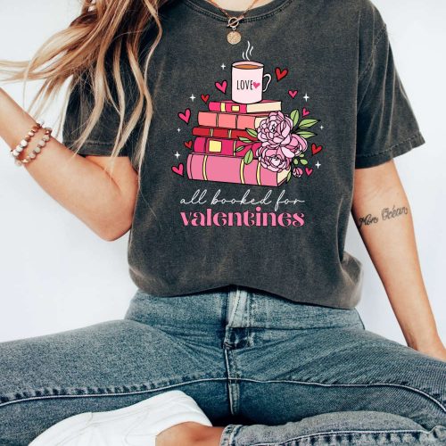 Love Valentines T-shirt: Book Love Shirt for Teachers Perfect Valentines Day Gift! Bookish Teach Love Inspire School Shirt Ideal Bookworm Gift