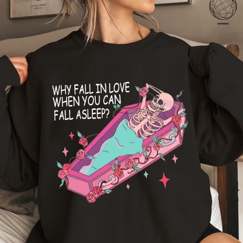 Get Spookily Romantic with our Skeleton Valentine s Day Shirt! Perfect Creepy Valentine Sweater for Horror Fans – Unique Valentine Shirt and Horror Fan Gift!