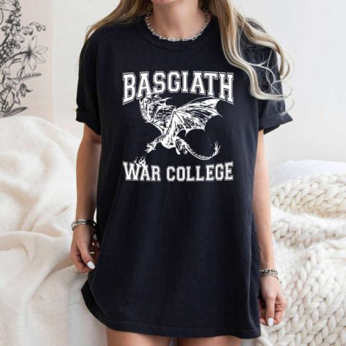 Basgiath War College T-Shirt: Fourth Wing Teacher Shirt Dragon Rider Gift – Dark Academia Style Comfort Colors Violet Sorrengail