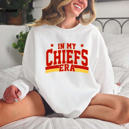 Retro Chiefs Era Sweatshirt: Funny Football Shirt with Travis Kelce Design – Ideal for Football Fanatics! Chiefs Karma Gameday T-shirt