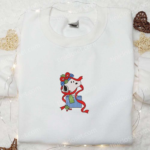 Snoopy Christmas Gift Box Shirt & Peanuts Cartoon Hoodie: B Gift for Men Women Family Christmas Gifts